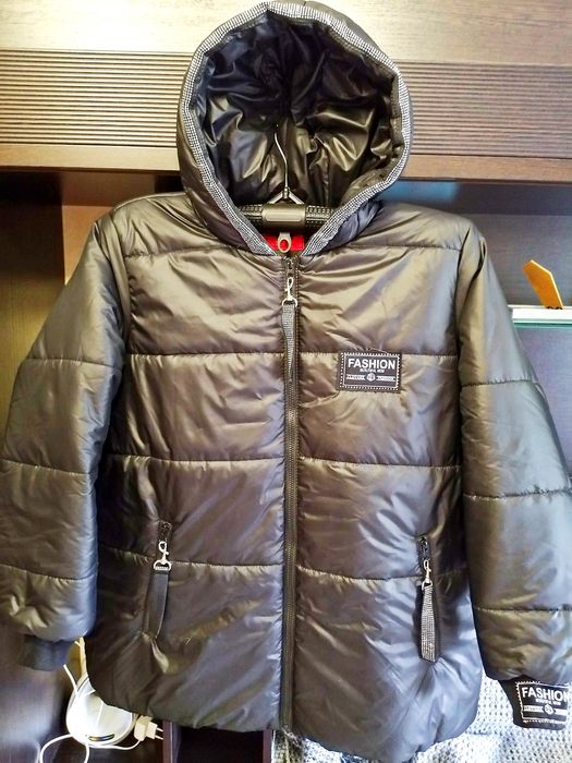 Продам осеннюю куртку.