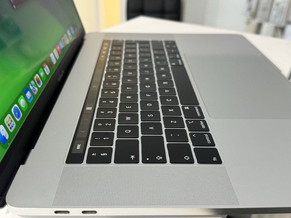 MacBook Pro 15.2018. 16/256 Radeon Pro 4Gb Гарантія Магазин+обмін
