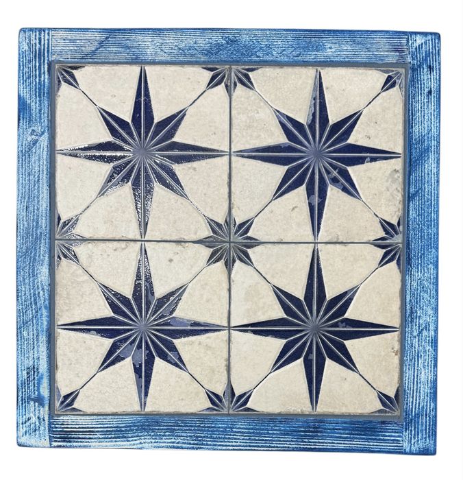 Stolik kawowy z drewna i płytek ceramicznych 48x48 z motywem gwiazdy