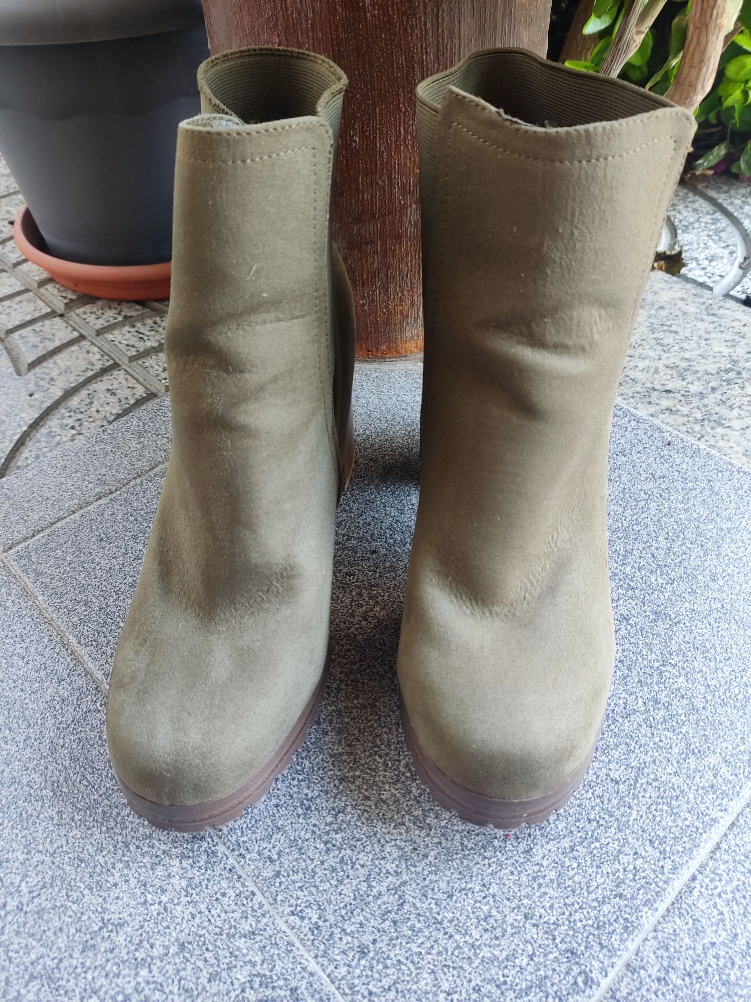 Botas verde com salto