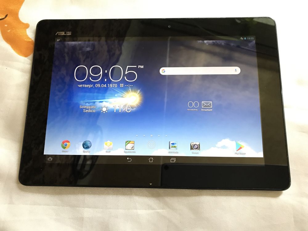 ASUS Memo Pad K005. 10 дюймов, память 2/16 гигабайт. Звонящий