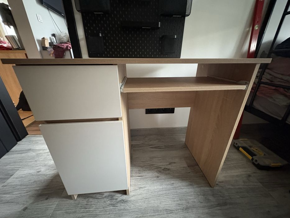 Nowe biurko do pokoju