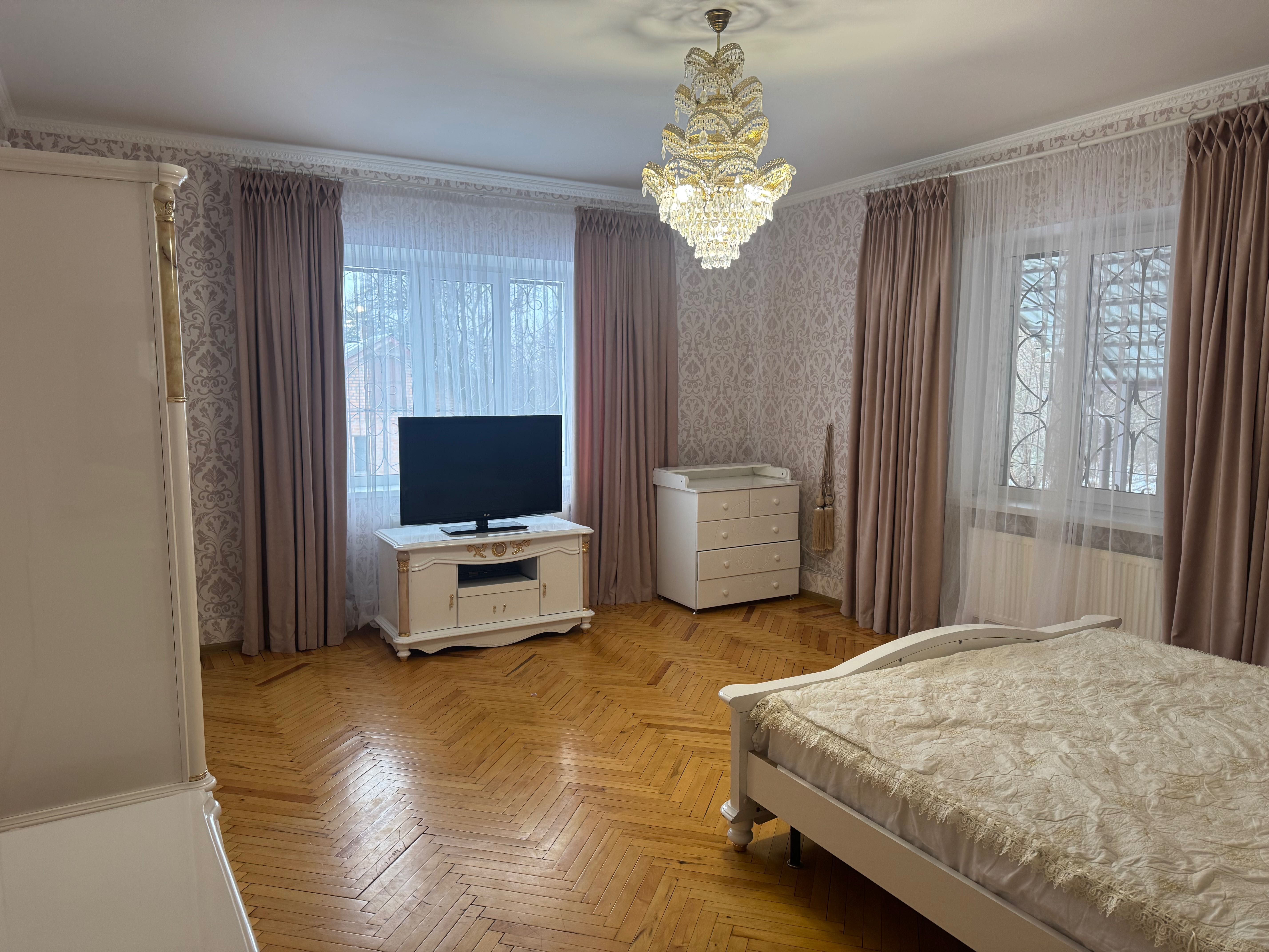 Продаж будинку 622 м.кв як для житла, так і комерційна інвестиція