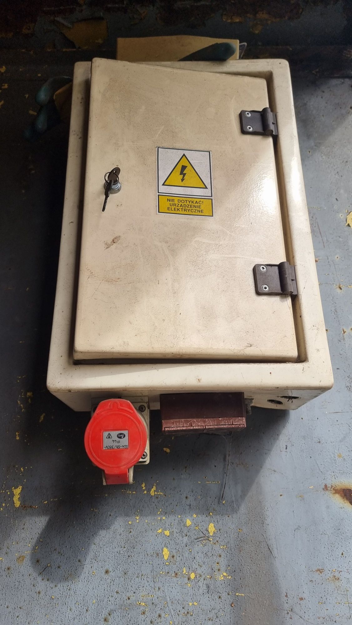 Skrzynka elektryczna na budowę