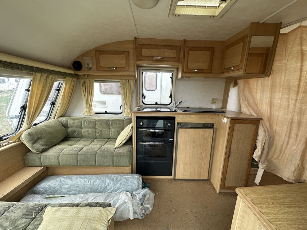Kemping Elddis  5 osobowy super stan 2003 rok DMC 1100 kg przedsionek