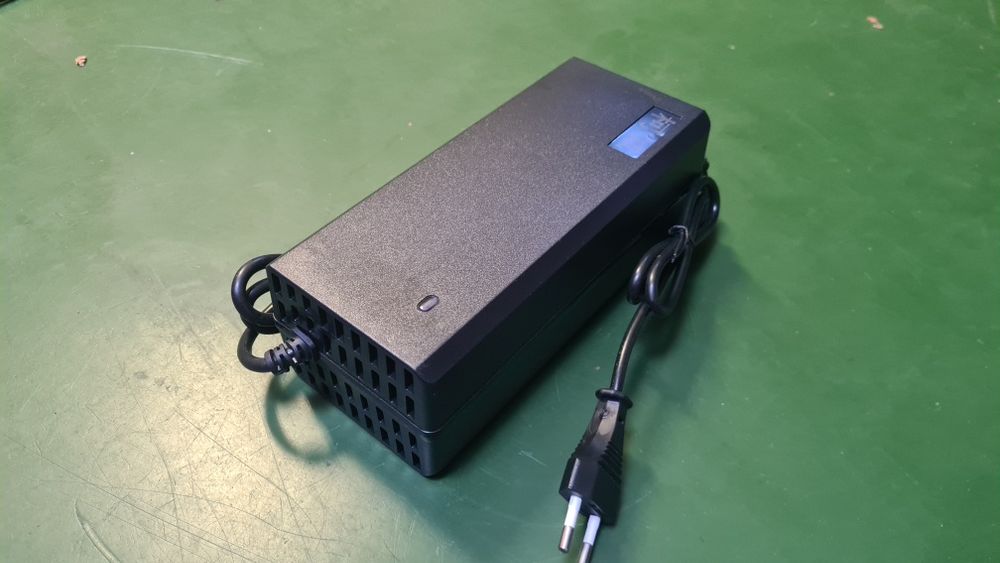 Szybka ładowarka li-ion 67V 5A