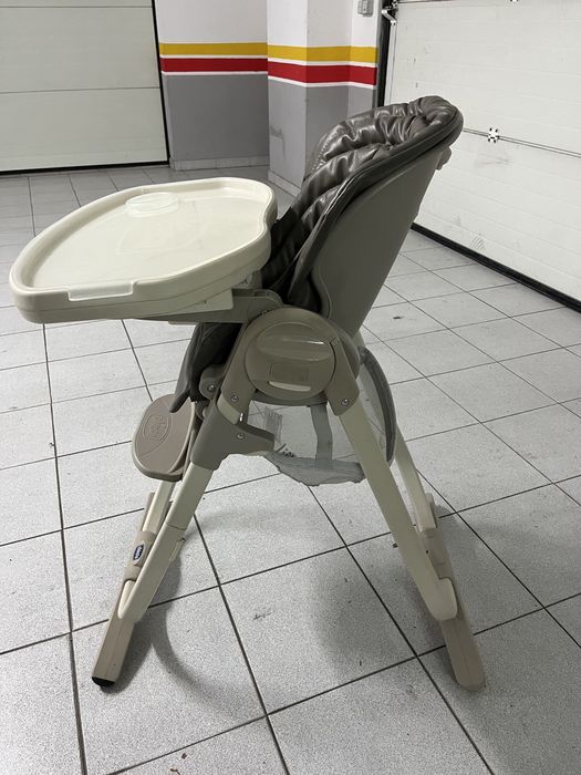 Cadeira de papa Chicco — confortável e ajustável