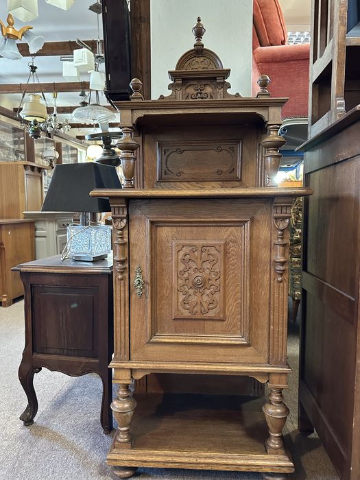 Antyczna dębowa szafonierka