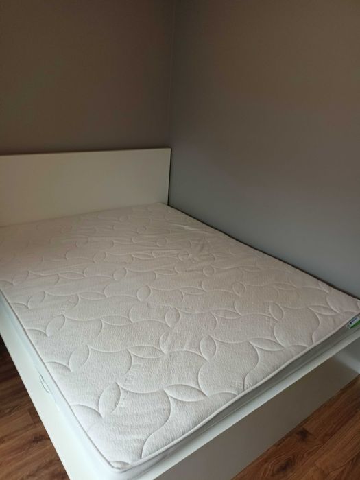 Sprzedam ramę łóżka Malm 160x200 wraz z dnem i materacem