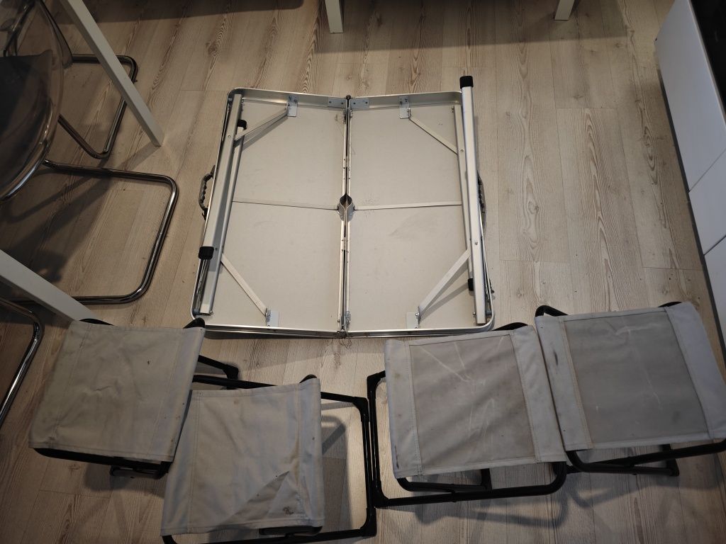 Sprzedam aluminiowy składany stolik turystyczny z 4 krzesełkami Kamper