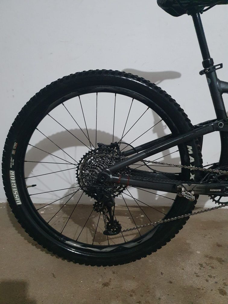Bicicleta enduro giant 29