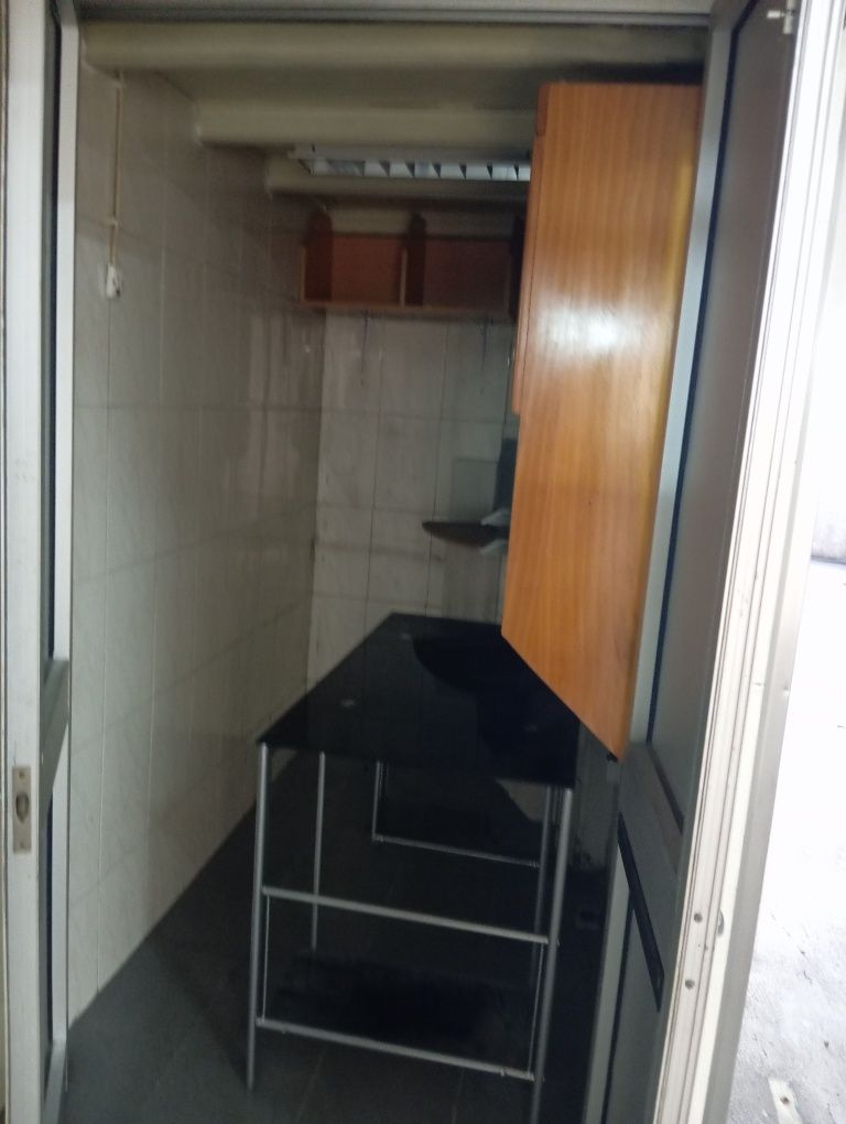 Armazém aluga-se na Ramada