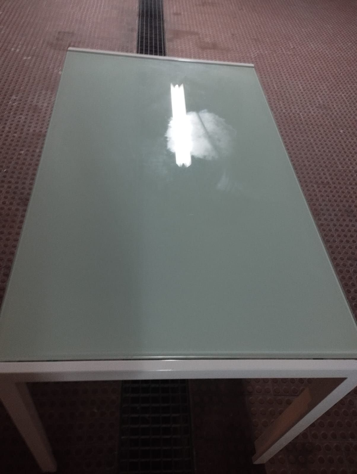 Vendo mesa de cozinha / 4 cadeiras