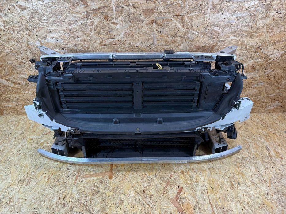 Volvo V60 II Передня панель, телевізор