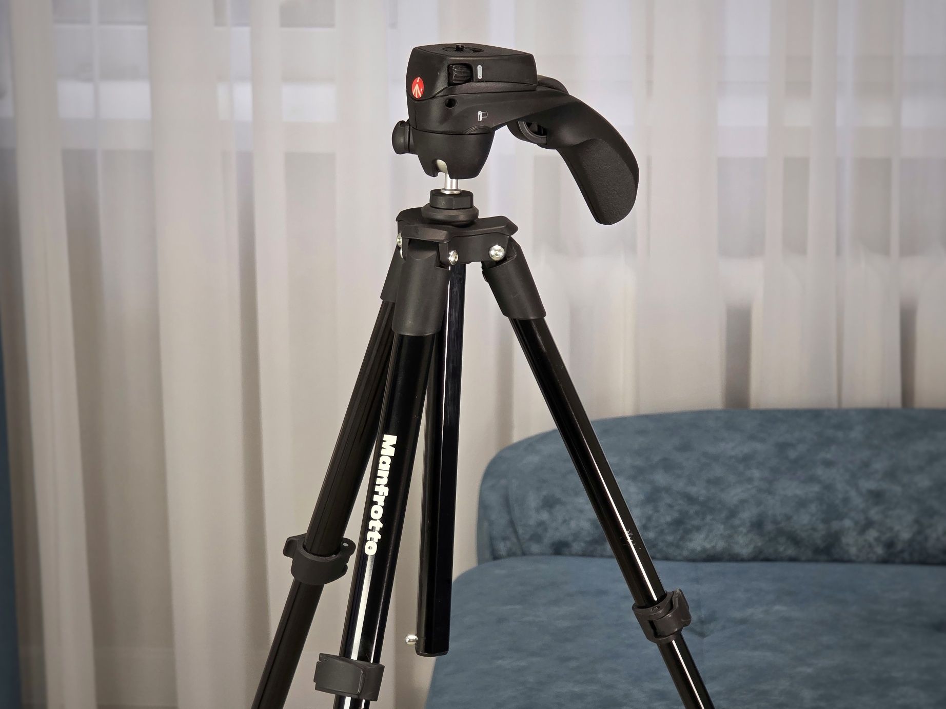 Штатив Manfrotto Compact Action (MKCOMPACTACN-BK)