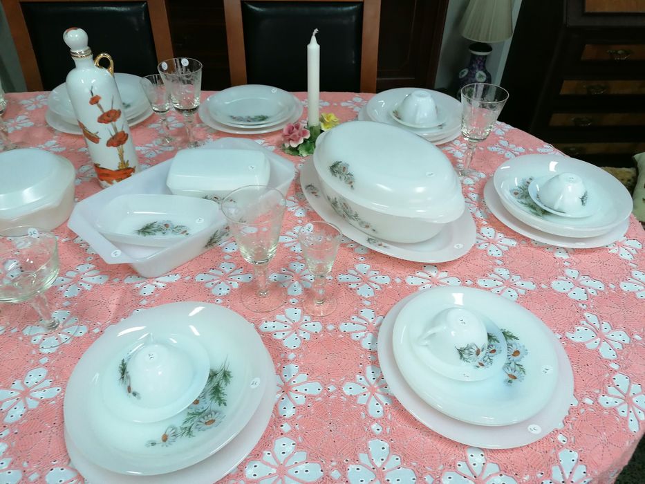 louça "pirex", branco, opalino, Margaridas