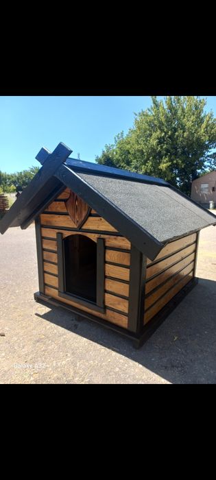 Будка деревянная для средних собак.