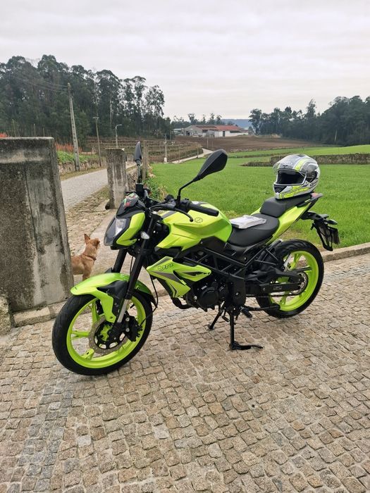 Benelli BN125 de 2023 impecável