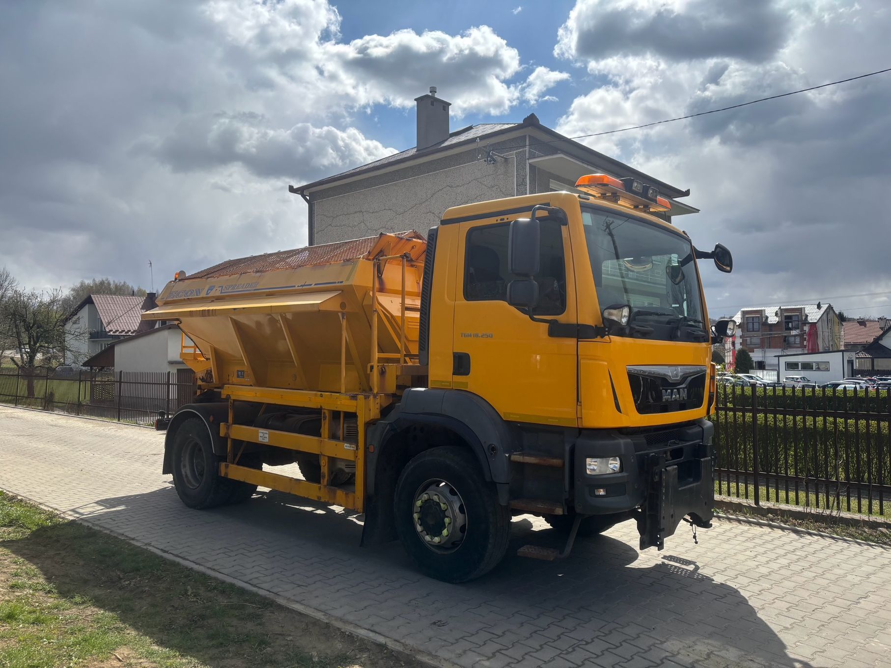 MAN TGM 18.250 4X4BB Piaskarka solarka econ pług schmidt  MAN TGM 18.250 4X4 2014 euro 6 Piaskarka solarka econ pług schmidt