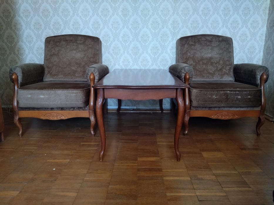 Крісла та столик