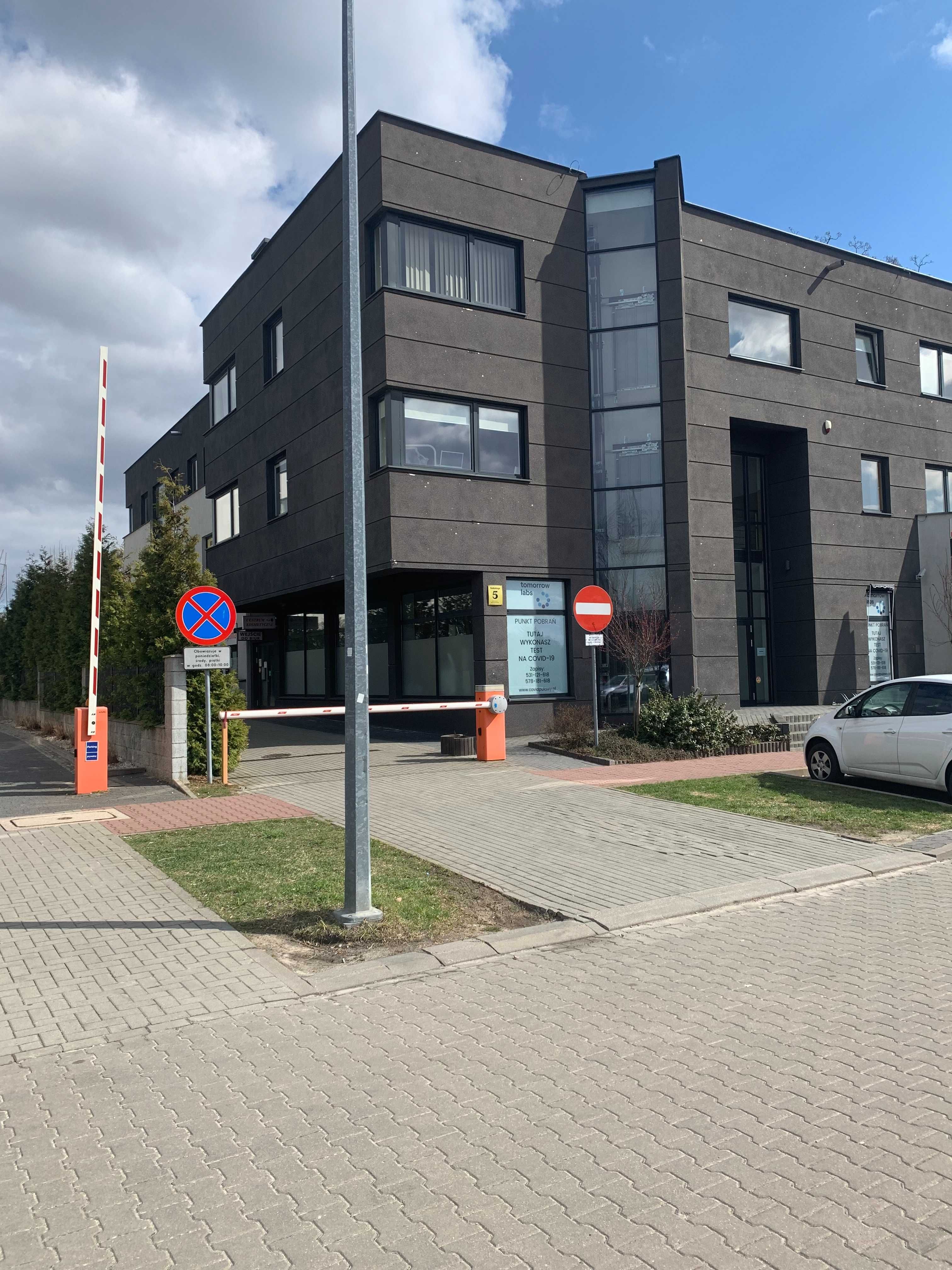 wynajmę w centrum Puław lokal handlowo / usługowy 80 m2/
