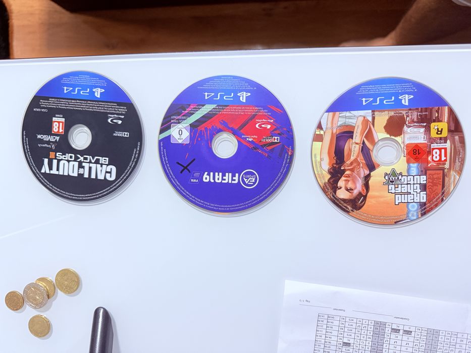 Vendo PS4 1000Gb com 3 comandos e 3 jogos