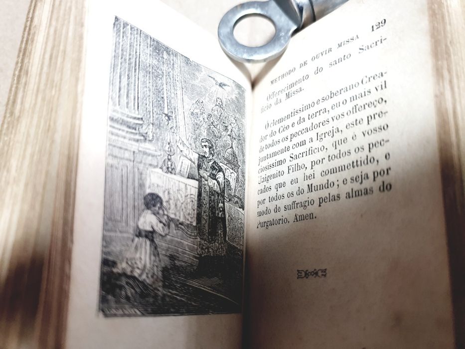 Antigo manual da Missa e da confissão com linda capa em celuloíde