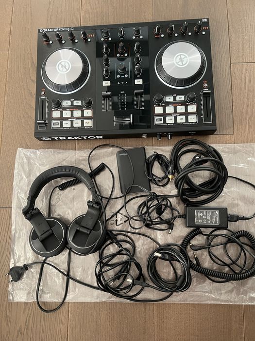 Продам DJ контроллер Traktor Kontrol S2 MK2 колонки, навушники