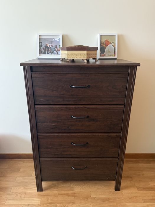 Camiseiro com 4 gavetões