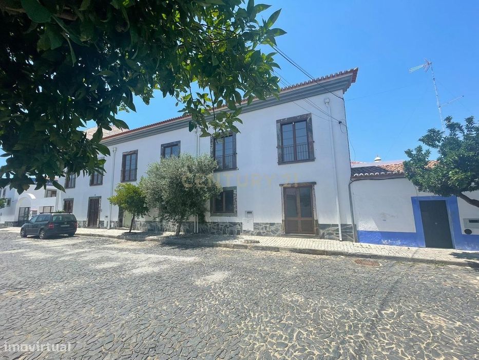 Espaço comercial por terminar, Mourão