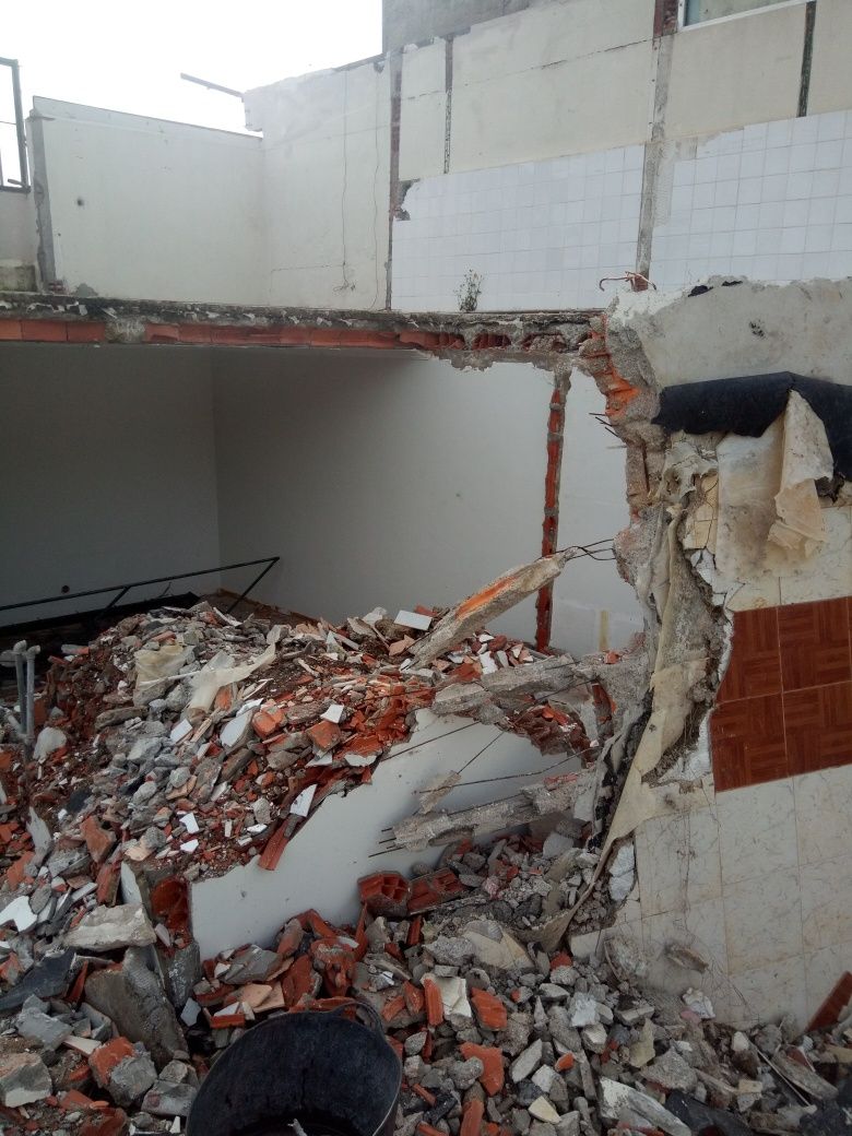 Recolha entulho e demoliçoes