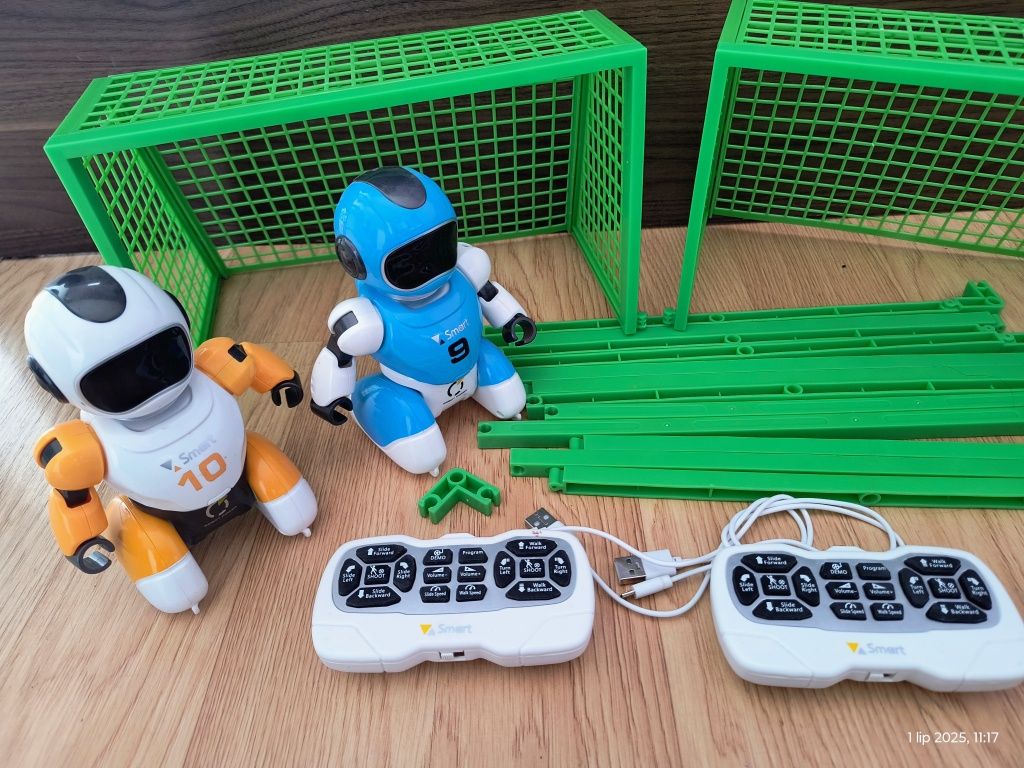 Smart roboty sterowane i grające w piłkę