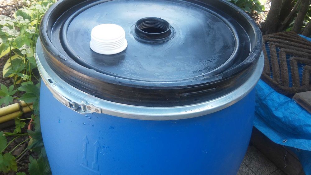 Beczka 220 litrów na wodę deszczową i nie tylko.