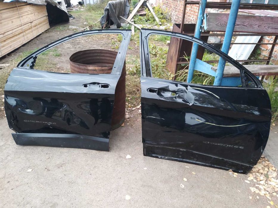 Передние двери на Jeep cherokee