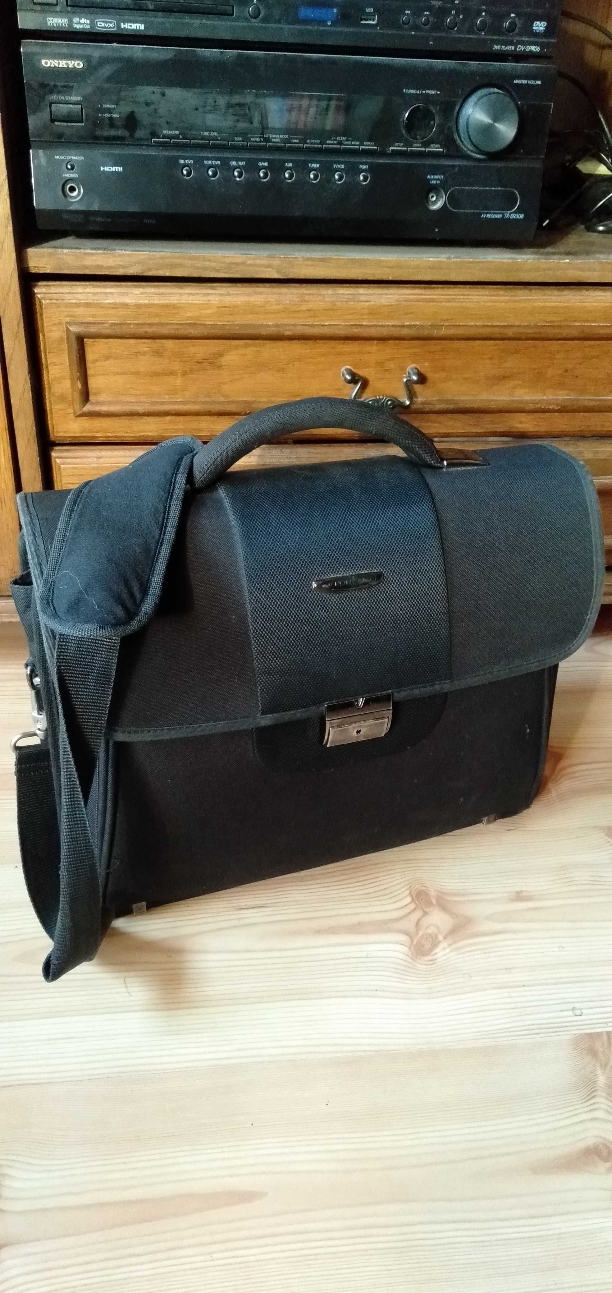 Torba na laptopa i dokumenty