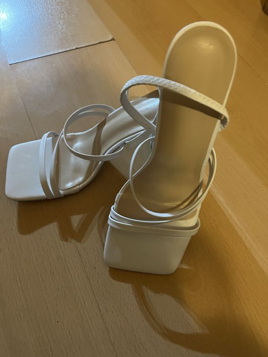 Sandalia branca NOVA