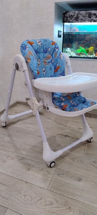 Стілець для годування