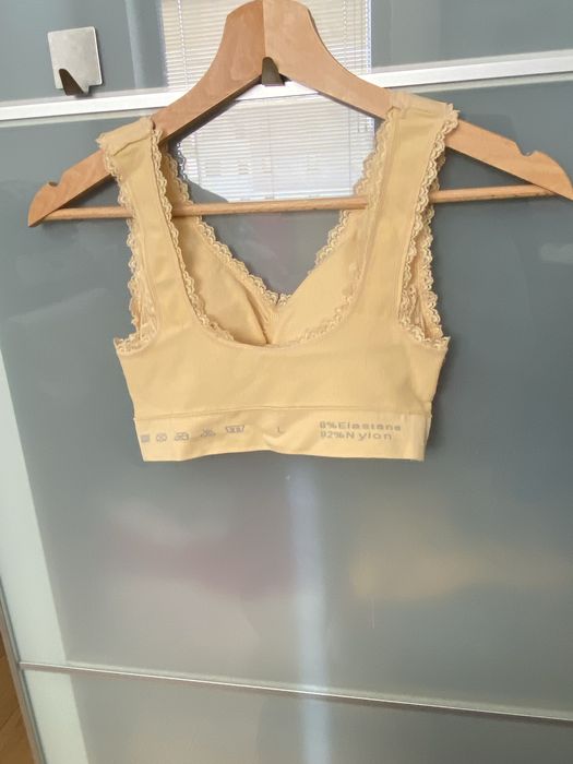 Biustonosz z poduszkami bez zapięcia z tylu rozmiar  85B/L