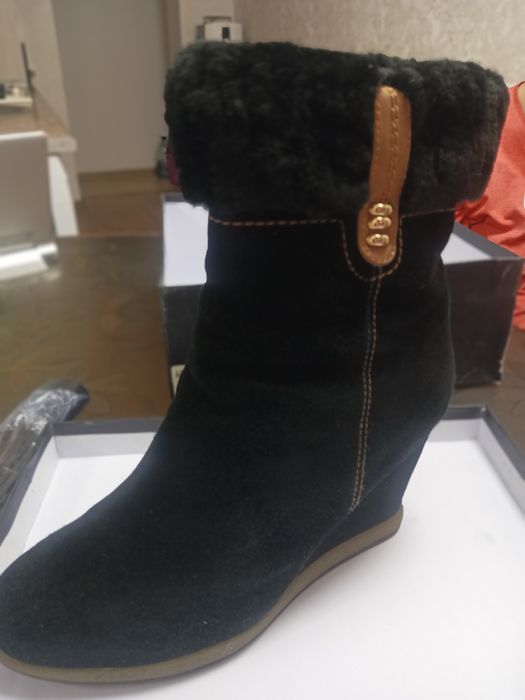 Ботінки натуральна замша чорні на меху, практично нові. 38 розмір