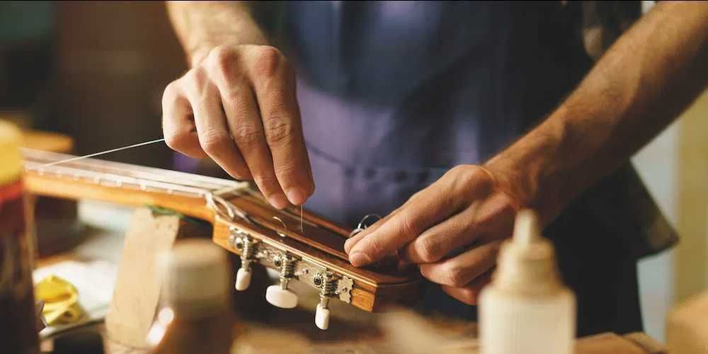 Regulacja gitar, serwis i naprawa instrumentów, usługi lutnicze lutnik