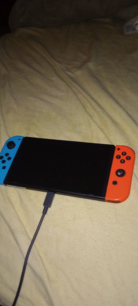 Nintendo switch niebiesko czerwone