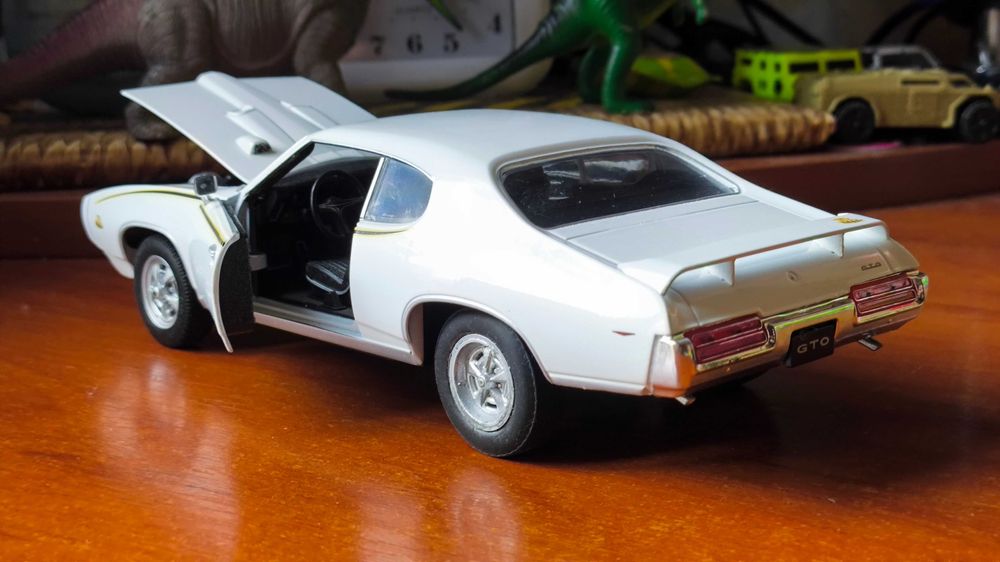 Машинка Pontiac GTO 1989 1/24 Welly