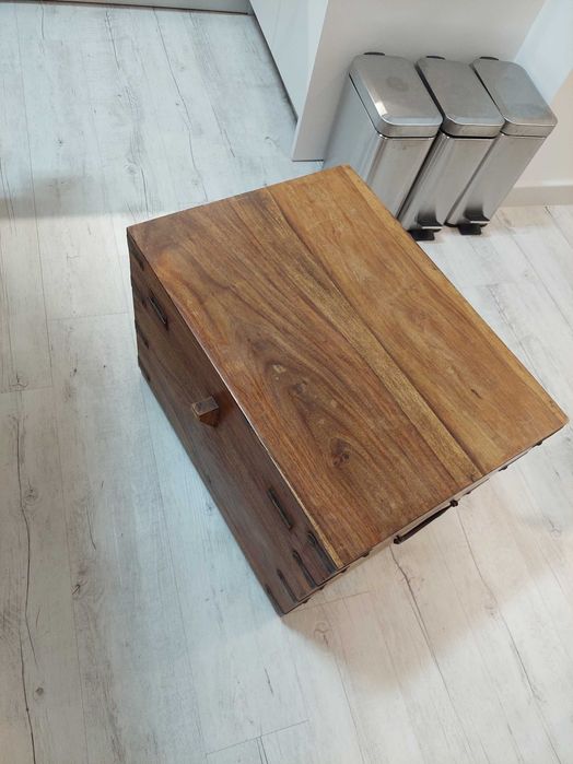 Baú em Madeira/Puff