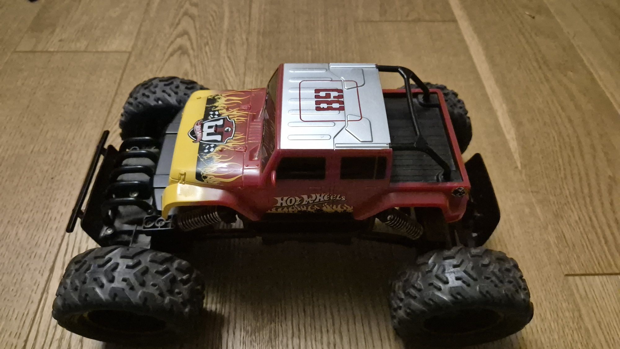Hot Wheels duże terenowe zdalnie sterowane auto z pilotem