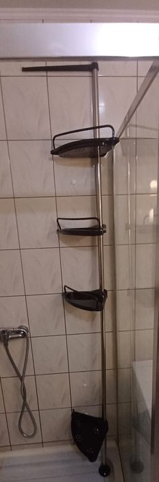Teleskopowy regał prysznicowy