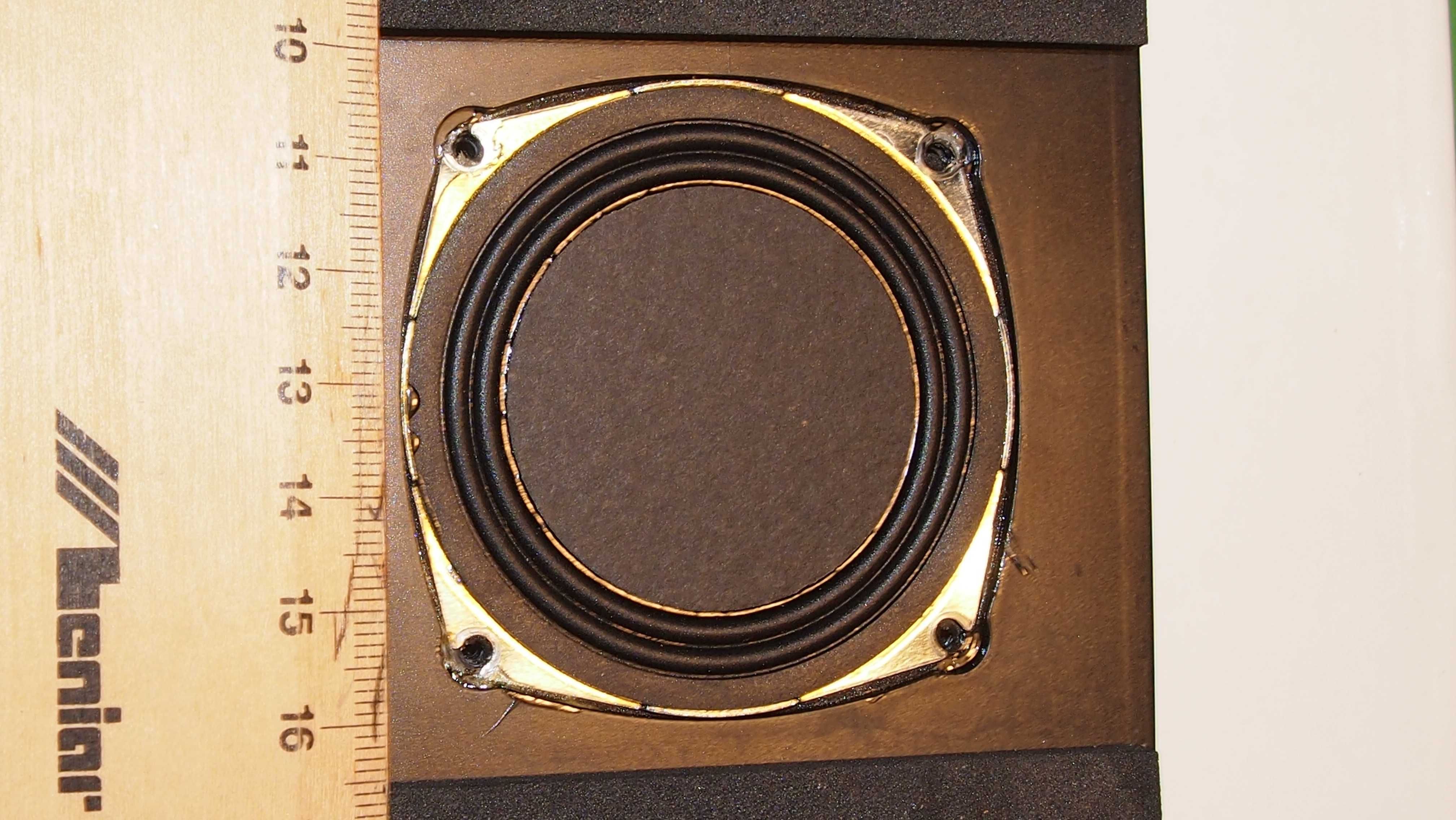 Głośnik wewnętrzny- subwoofer do TV Toshiba, 8 om, 12 W, śr. 6 cm;