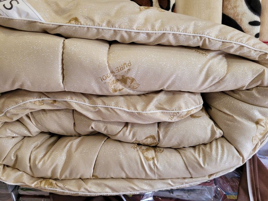 Одеяло из овечьей шерсти.Полушерстяное.