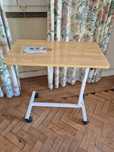 Mesa de Apoio com Rodas