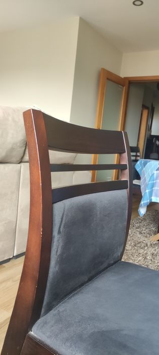 Vendo 4 cadeiras preto) castanho preço total