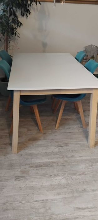 Stół biały solidny